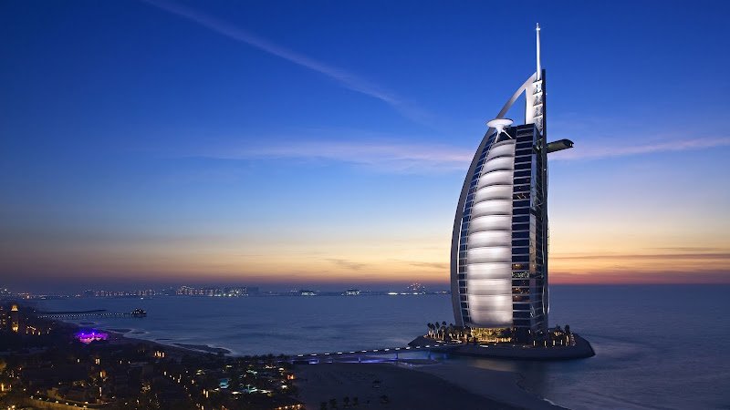 Spectacular night view of Burj Al Arab, Dubai Burj Al Arab