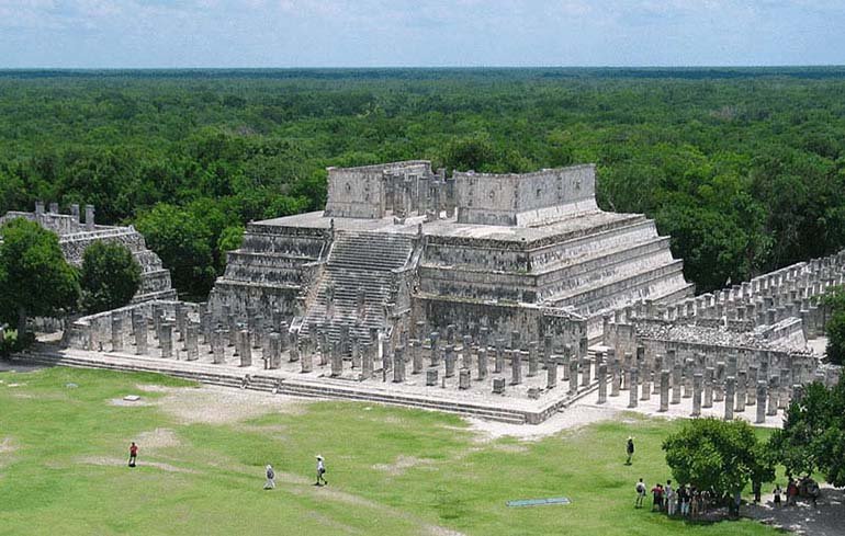 https://www.govisitcancun.com/images/mayanruins/columnstemple.jpg